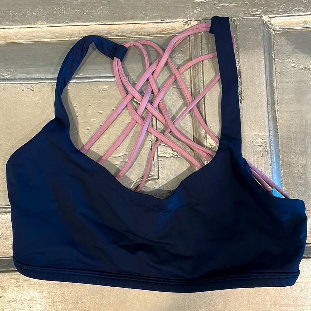 LULULEMON free to be wild Sports bra size 6